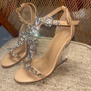 Bought for a dance, never worn, still in box. Bought on JustFab.